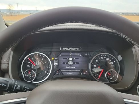 New 2026 RAM 1500 Laramie AWD/4WD image 19