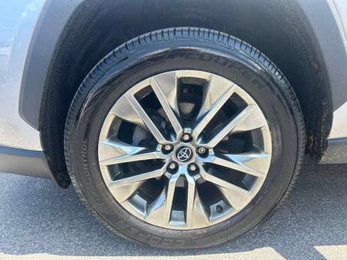 Used 2020 Toyota RAV4 XLE Premium AWD/4WD image 28