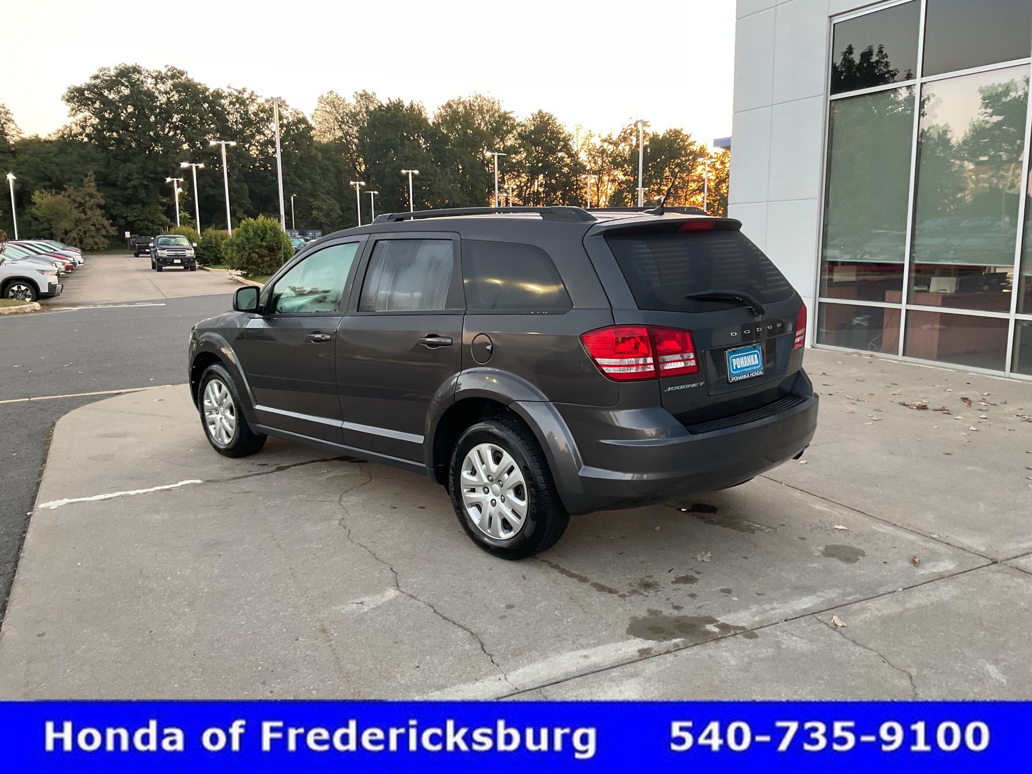 Used 2018 Dodge Journey SE FWD image 4