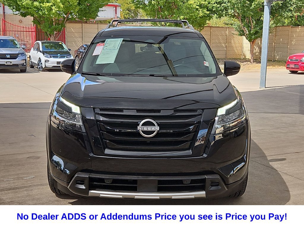 Used 2023 Nissan Pathfinder SL w/ Black Appearance Package FWD image 3