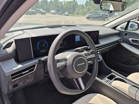 Used 2025 Hyundai Sonata SEL FWD image 16
