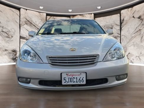 Used 2003 Lexus ES 330 w/ Premium Pkg FWD image 2