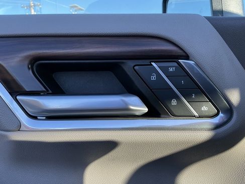 Used 2024 GMC Sierra 3500 SLT w/ SLT Convenience Package image 77