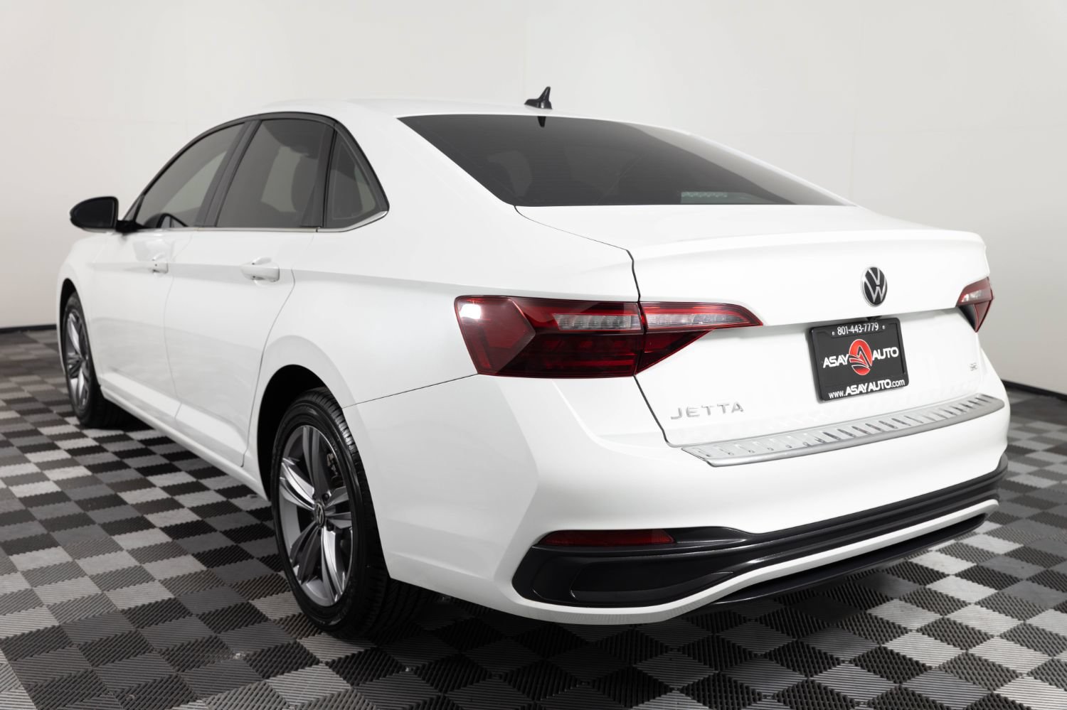 Used 2024 Volkswagen Jetta SE FWD image 4