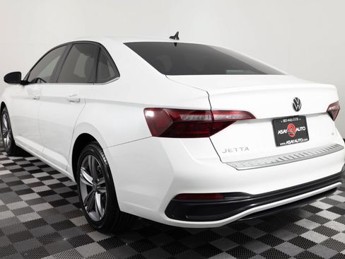 Used 2024 Volkswagen Jetta SE FWD image 4