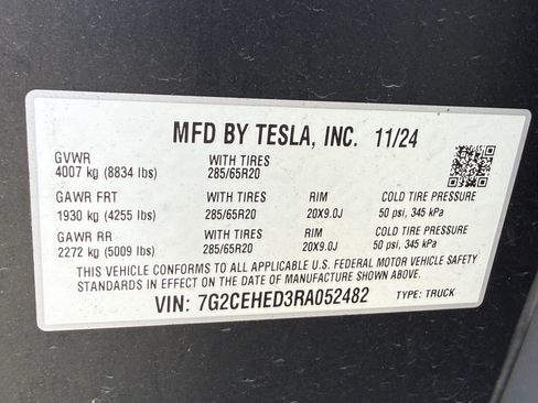 Used 2024 Tesla Cybertruck AWD Crew Cab image 16