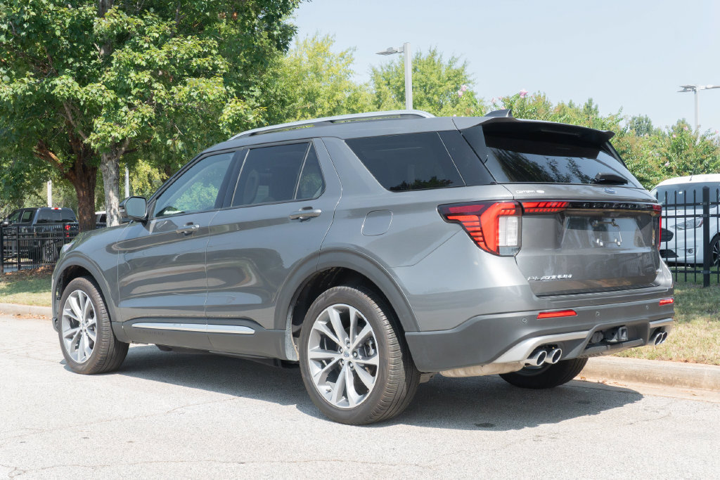 Used 2025 Ford Explorer Platinum w/ Ultimate Package AWD/4WD image 16