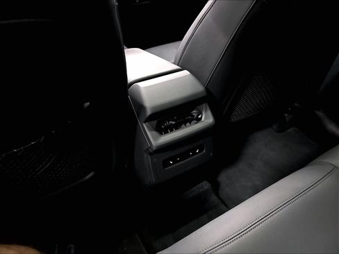 Used 2025 Audi Q6 e-tron Premium Plus w/ Premium Plus AWD/4WD image 33