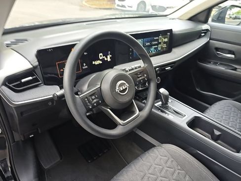 Used 2025 Nissan Kicks SV FWD image 11