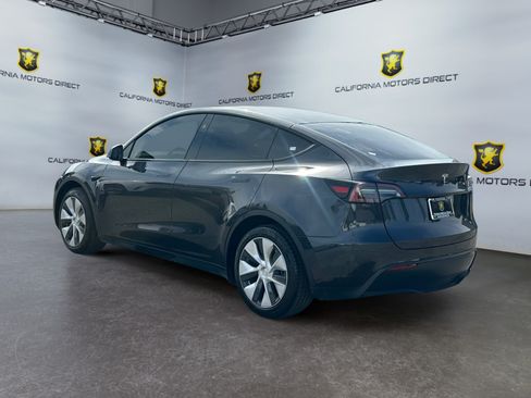 Used 2024 Tesla Model Y 2WD image 3