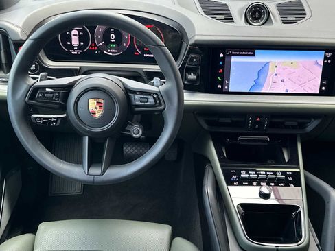 Certified 2025 Porsche Cayenne E-Hybrid image 14