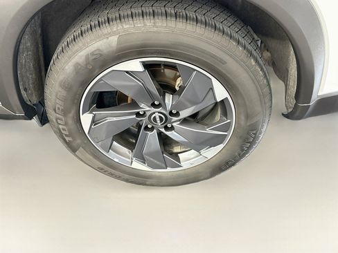 Used 2025 Nissan Rogue SV FWD image 11