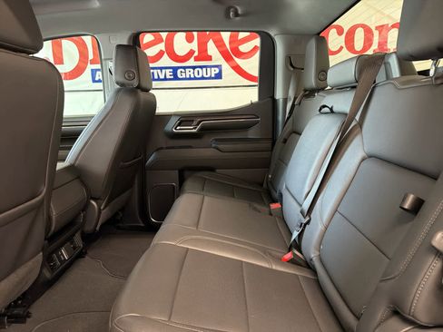 Used 2024 GMC Sierra 1500 SLT image 18