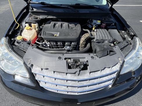 Used 2010 Chrysler Sebring Limited FWD image 23