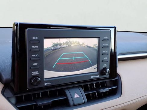 Used 2022 Toyota RAV4 LE FWD image 5