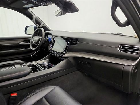 Used 2024 Jeep Wagoneer L Series II w/ Flexible Seating Group image 34