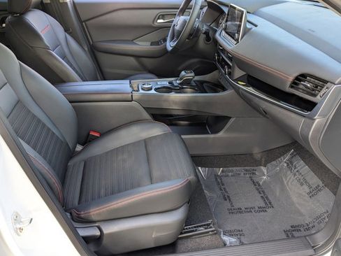 Certified 2025 Nissan Rogue SV image 21