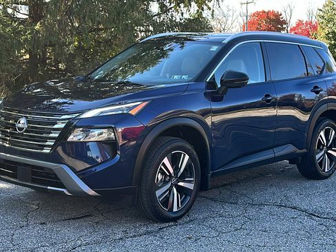 Certified 2025 Nissan Rogue SL image 2