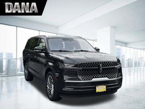 Certified 2025 Lincoln Navigator L Reserve AWD/4WD image 1