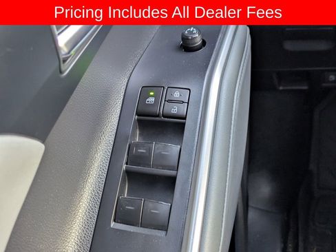 Used 2023 Toyota Highlander XLE FWD image 26
