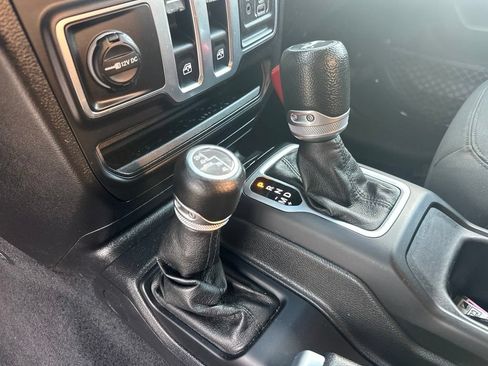 Used 2020 Jeep Wrangler Sport AWD/4WD image 30