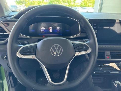 Used 2025 Volkswagen Taos SE AWD/4WD image 31