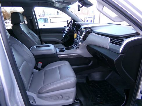 Used 2019 Chevrolet Suburban LT image 38