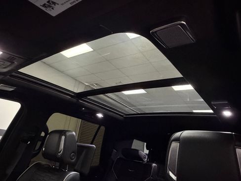 Used 2022 Cadillac Escalade Sport Platinum w/ Heavy-Duty Trailer Package AWD/4WD image 25