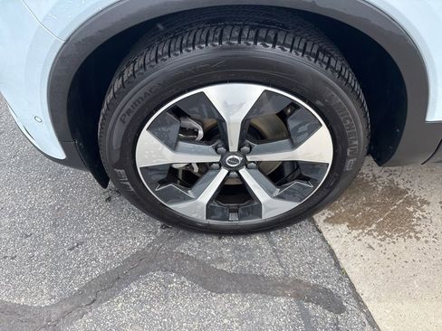 Certified 2026 Volvo XC40 B5 Plus AWD/4WD image 10