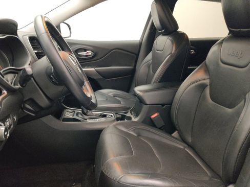 Used 2019 Jeep Cherokee Limited FWD image 17