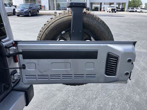 Used 2017 Jeep Wrangler Unlimited Sahara w/ Max Tow Package AWD/4WD image 24