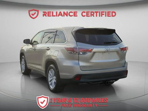 Used 2015 Toyota Highlander LE AWD/4WD image 4