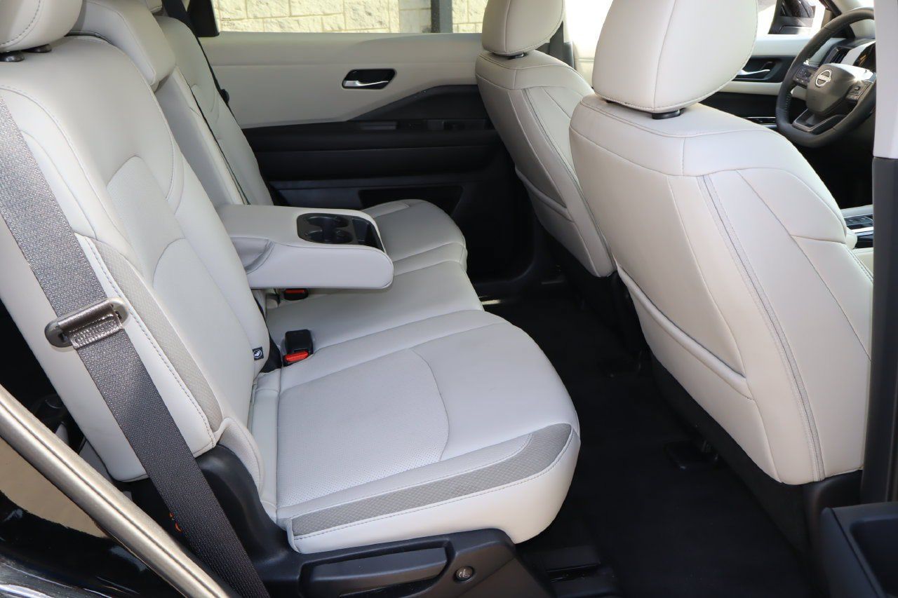 Used 2026 Nissan Pathfinder SL FWD image 18