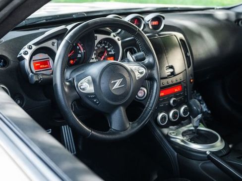 Used 2009 Nissan 370Z Touring w/ Sport Pkg image 6