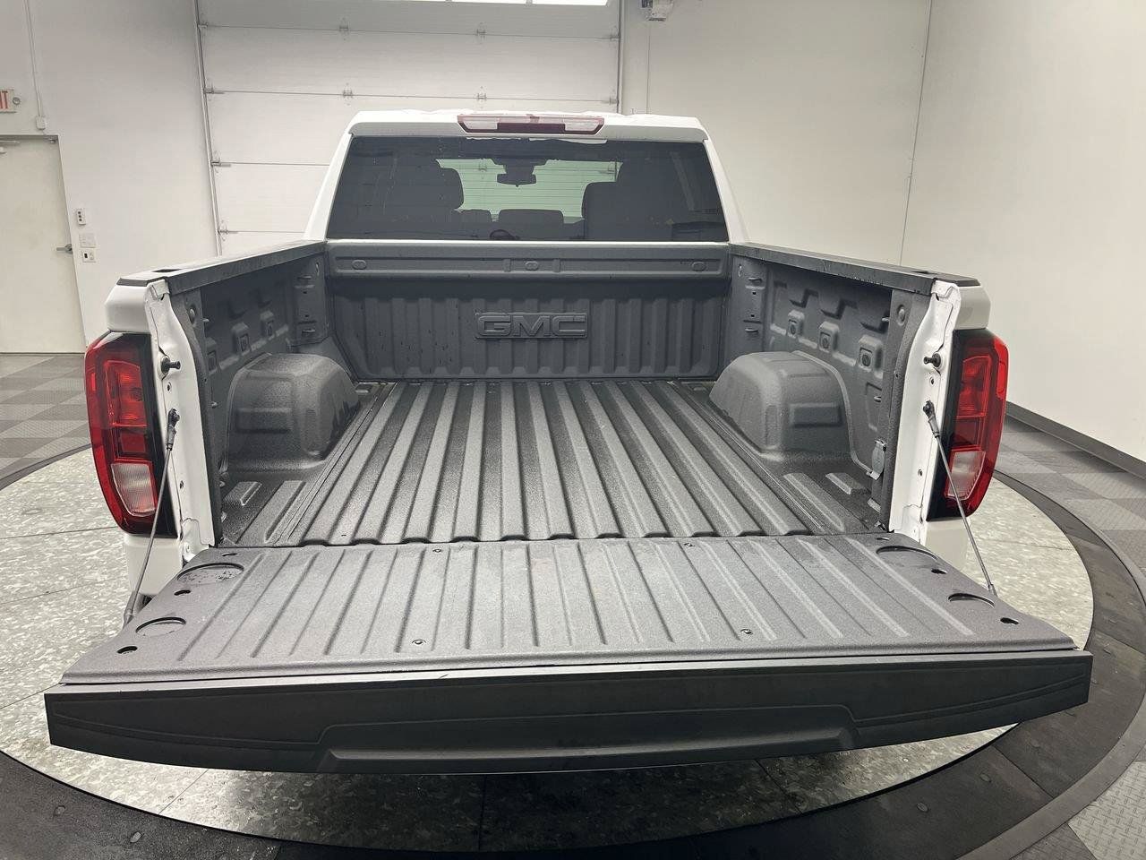 Certified 2024 GMC Sierra 1500 Elevation w/ LPO, Elevation Black Package AWD/4WD image 3