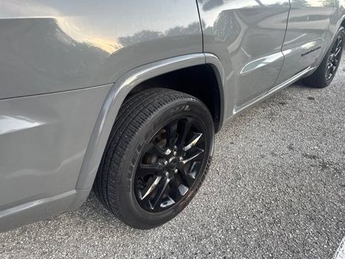 Used 2021 Jeep Grand Cherokee Laredo X AWD/4WD image 11