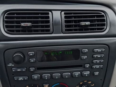 Used 2002 Ford Taurus SE FWD image 19