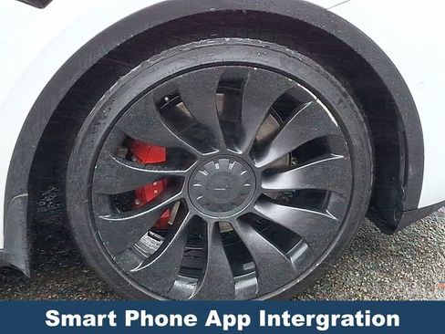 Used 2022 Tesla Model Y Performance image 10