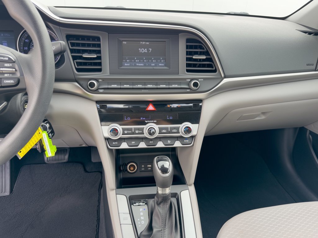 Used 2020 Hyundai Elantra SE FWD image 22