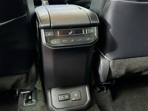 Used 2023 Toyota Highlander Platinum image 25