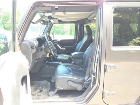 Used 2017 Jeep Wrangler Unlimited Sahara w/ Dual Top Group AWD/4WD image 18