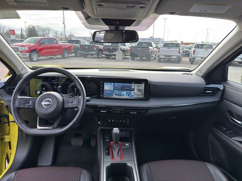 Used 2025 Nissan Kicks SR image 28