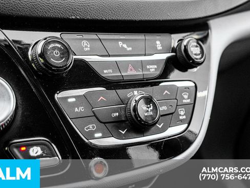 Used 2019 Chrysler Pacifica Touring-L image 45