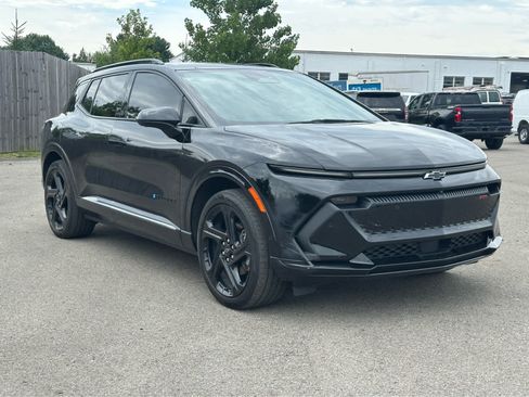 Used 2024 Chevrolet Equinox EV RS FWD image 3