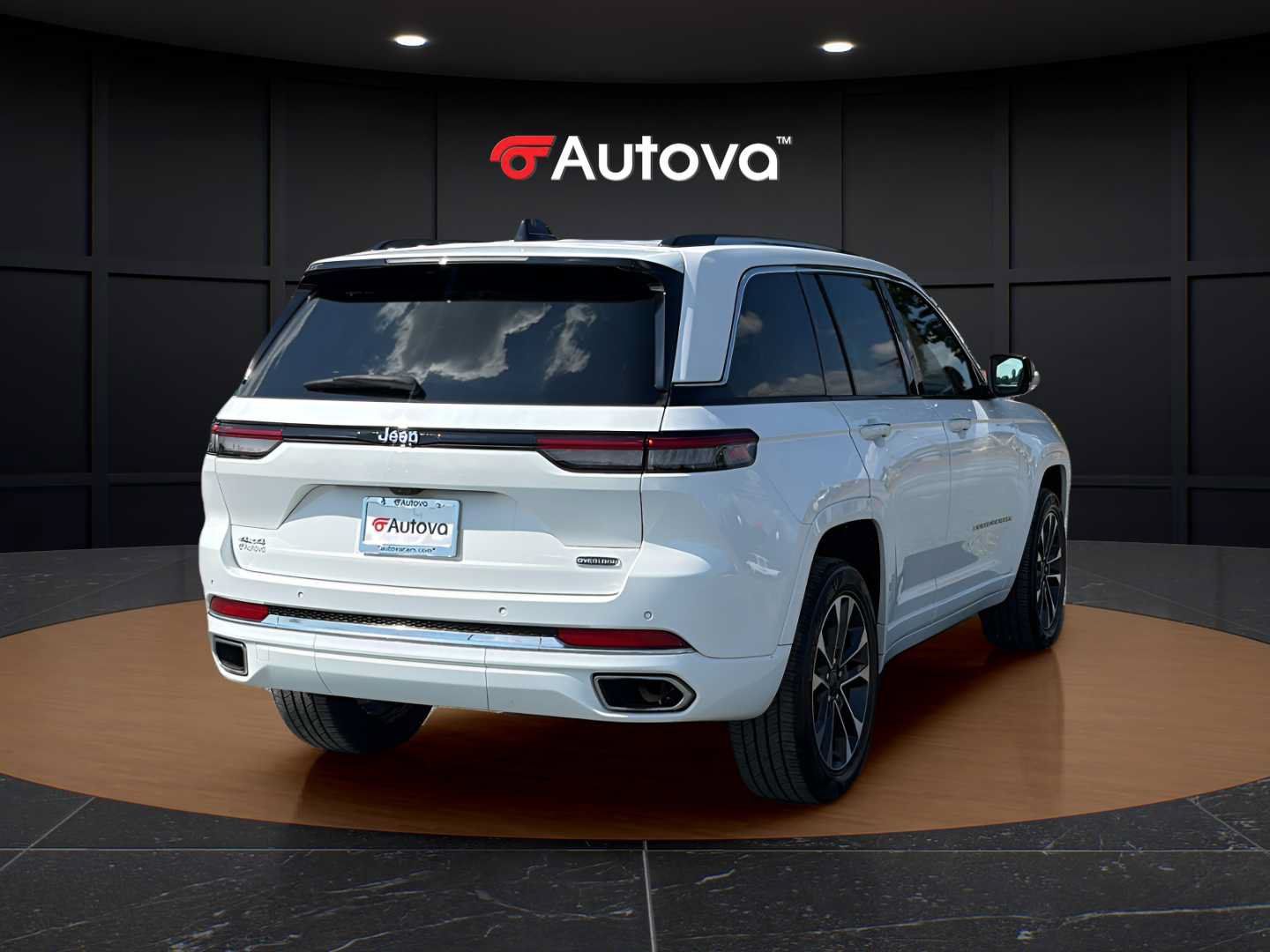 Used 2023 Jeep Grand Cherokee Overland AWD/4WD image 5