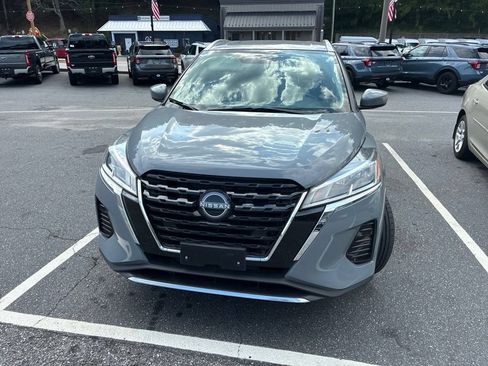 Used 2023 Nissan Kicks SV FWD image 4