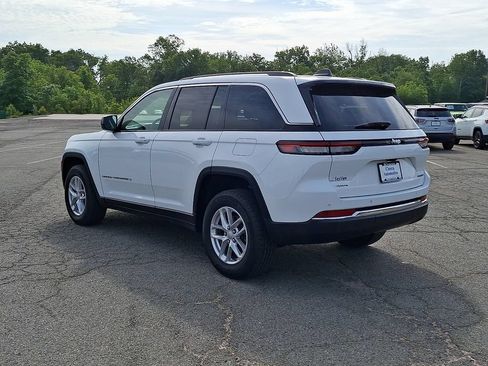 Used 2023 Jeep Grand Cherokee Laredo X AWD/4WD image 7