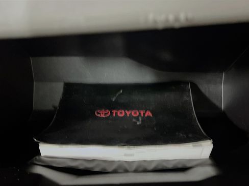 Used 2016 Toyota Corolla LE FWD image 34