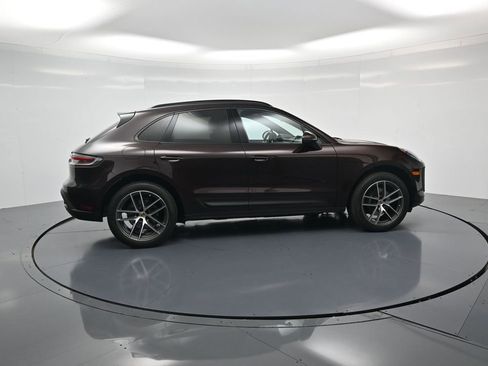 Certified 2023 Porsche Macan image 31