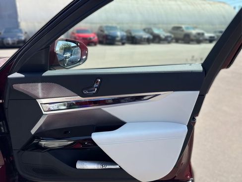 New 2025 BMW 750e xDrive image 27